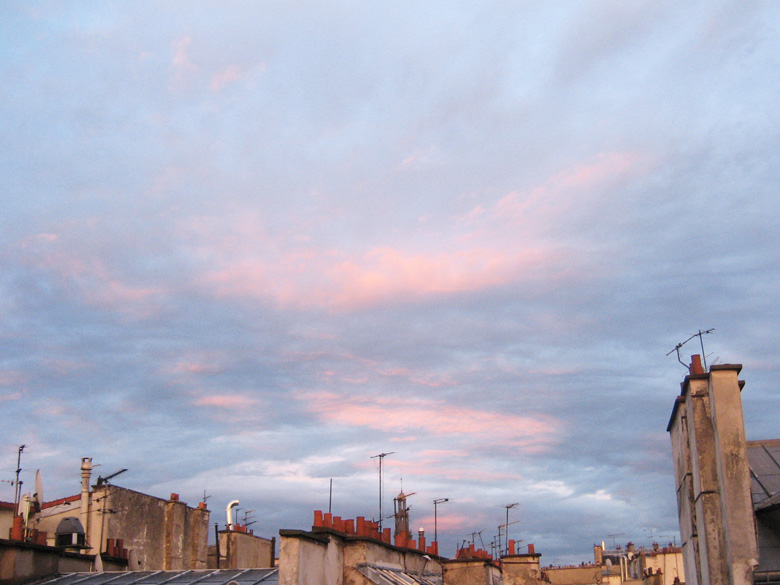 Paris dans les nuages